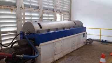 File:Mechanical dewatering (centrifuge) at a large sewage treatment plant.jpg