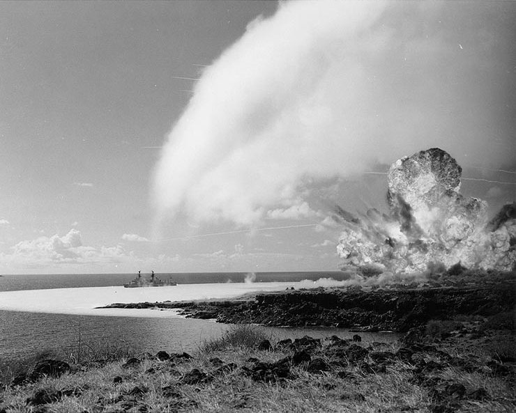 File:TNT detonation on Kaho'olawe Island during Operation Sailor Hat, shot Bravo, 1965.jpg