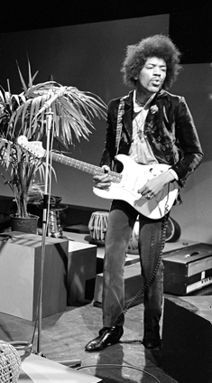 File:Jimi Hendrix 1967.png