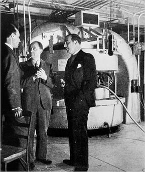 File:John R Dunning with Cyclotron in Pupin Hall at Columbia University.jpg