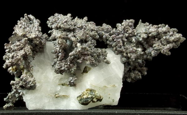 File:Safflorite and Calcite3 - Bouismas Mine, Bou Azzer, Tazenakht, Ouarzazate, Souss-Massa-Draa, Morocco.jpg