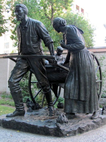 File:Mormon Pioneer handcart statue.jpg
