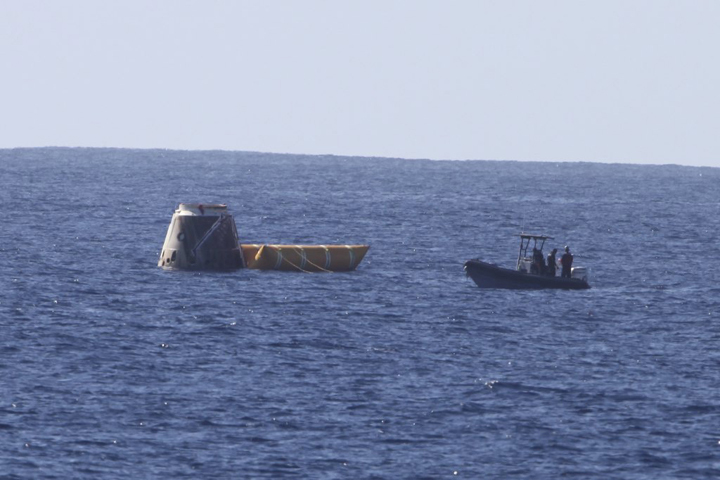File:COTS 1 Dragon recovery.jpg