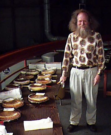 File:Larry Shaw, the founder of Pi Day, at the Exploratorium in San Francisco--2007 March 21.jpg