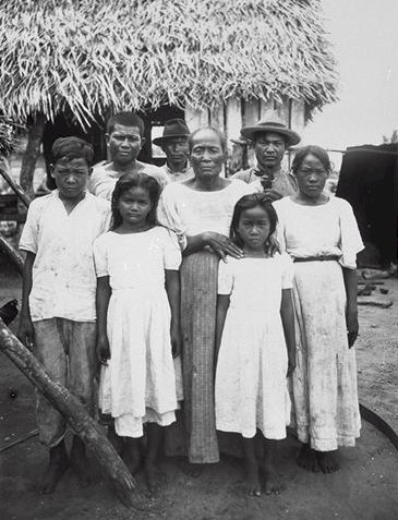 File:Chamorro people in 1915.jpg