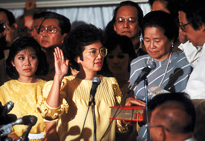 File:Corazon Aquino inauguration.jpg