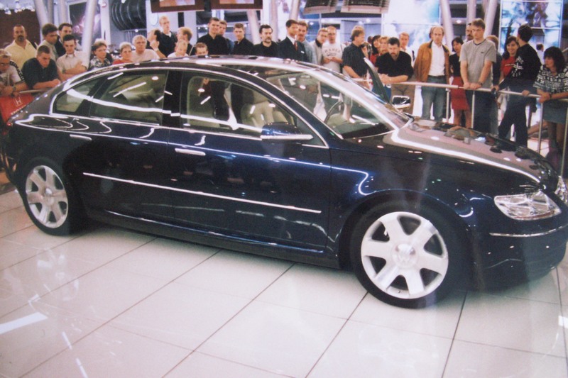 File:VW Concept D (IAA 1999) 1.jpg