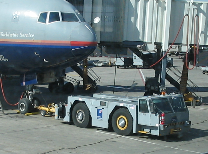 File:Airplane pushing vehicle.jpg