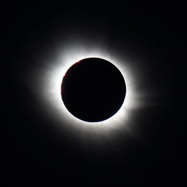 File:Total solar eclipse of March 20, 2015 by Damien Deltenre (licensed for free use). (32844461616).jpg