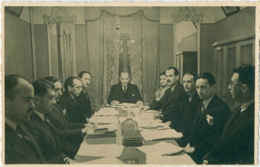 File:Meeting of the Turkish Language Association, 1933, Dolmabahçe Palace.jpg