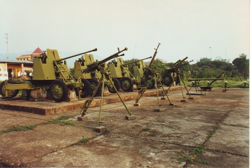 File:Viet Minh AAA artillery at the Dien Bien Phu Museum.jpg