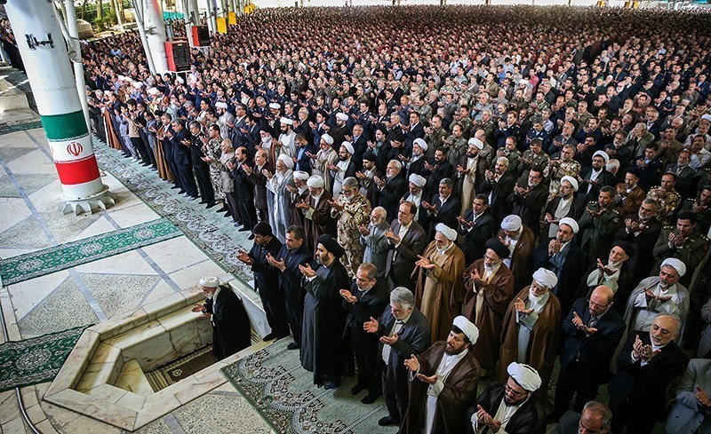 File:Friday prayer (Tehran, 2016) 01.jpg