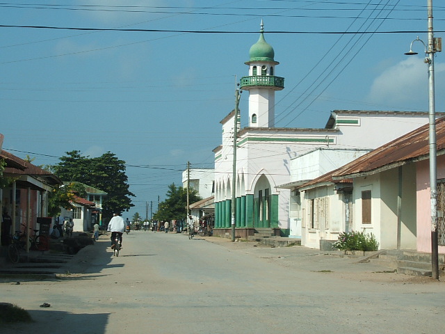 File:Mosque in Ngamiani, Tanga.jpg
