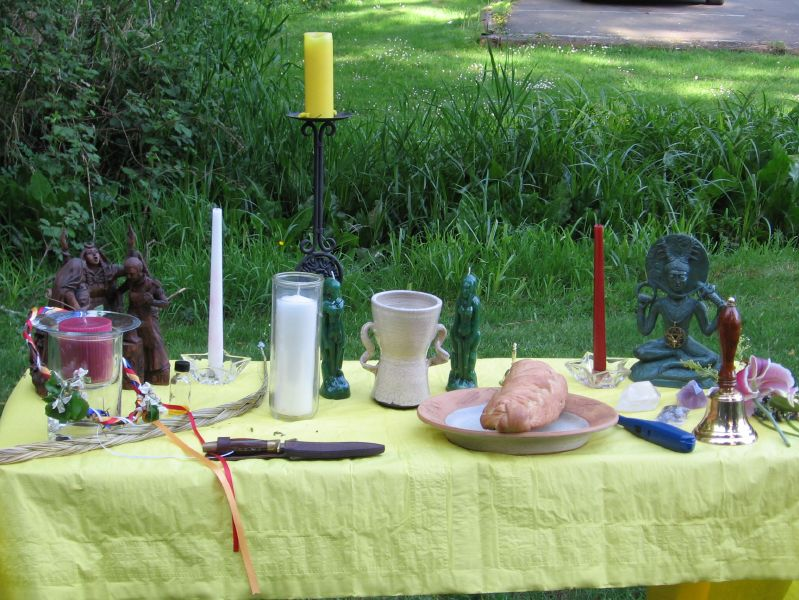 File:Wiccan altar (0).png