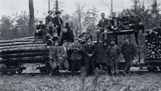 File:Students from Biltmore Forest School inspecting forest rail line Germany circa 1912.jpg