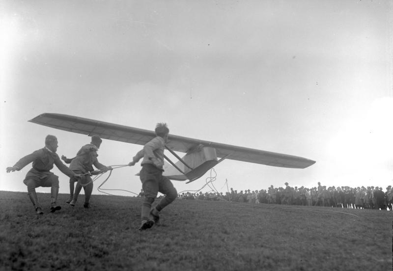 File:Bundesarchiv Bild 102-10292, Segel-Flug-Wettbewerb in der Rhön.jpg