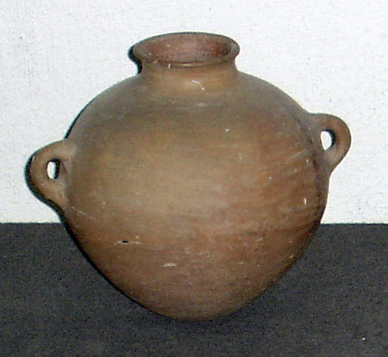 File:Urartian pottery, Erebuni museum 3a.jpg