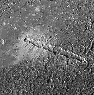 File:Chain of impact craters on Ganymede.jpg