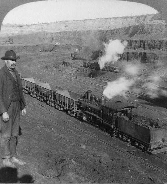 File:Hibbing Open-pit iron mining 1906.jpg