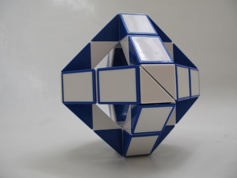 File:Rubiks snake octahedron.jpg