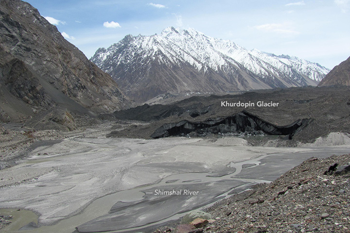 File:Khurdopin glacier & Shimshal River.jpg