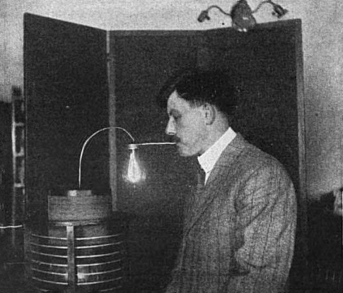 File:Transtrom's Tesla coil stunts - lighting bulb in mouth.jpg