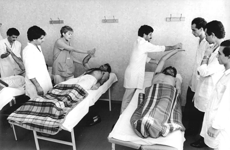 File:Bundesarchiv Bild 183-1986-1126-015, Nordhausen, Ausbildung von Physiotherapeuten.jpg
