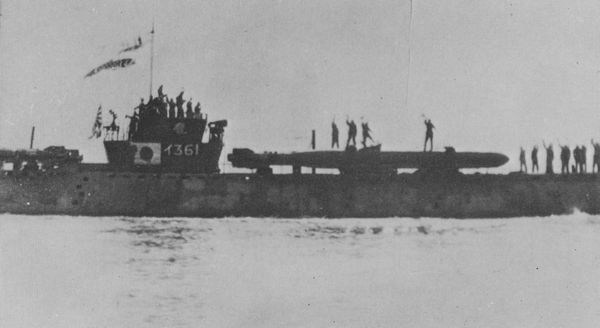File:Japanese submarine I-361.jpg