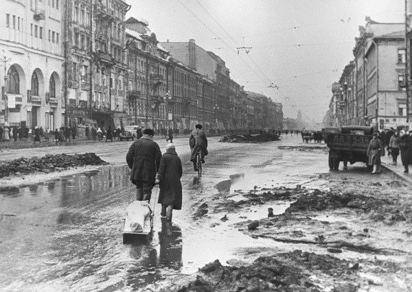 File:RIAN archive 324 In besieged Leningrad.jpg