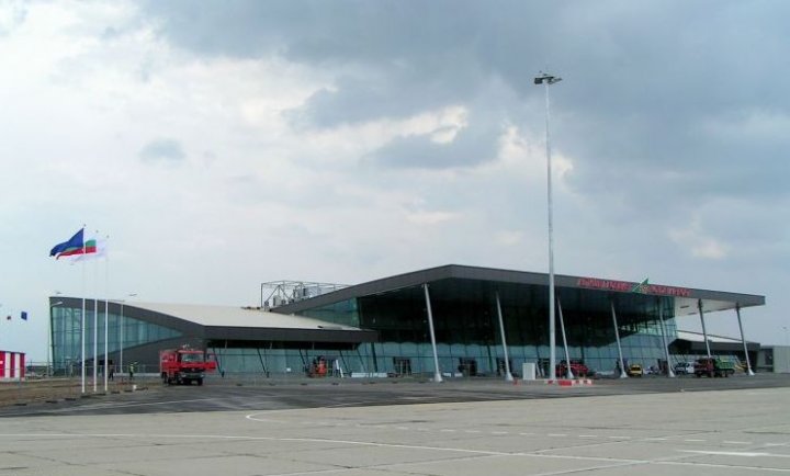 File:Plovdiv airport - New terminal building.jpg