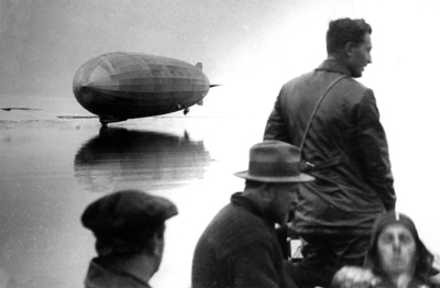 File:Graf Zeppelin lands on the Arctic Ocean.jpg