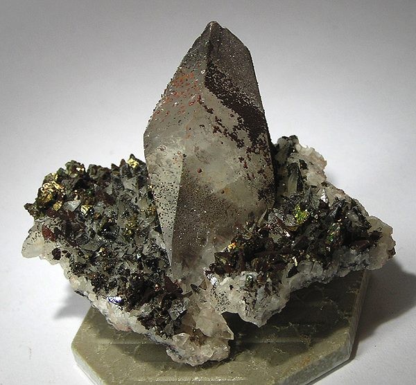 File:Calcite-Hematite-Chalcopyrite-176263.jpg