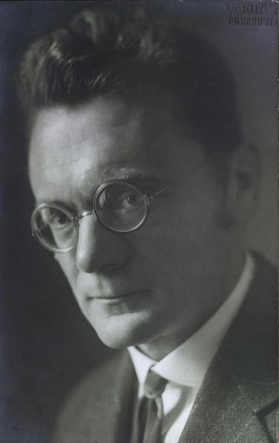 File:Karl von Frisch - Atelier Veritas, c. 1926.jpg - HandWiki