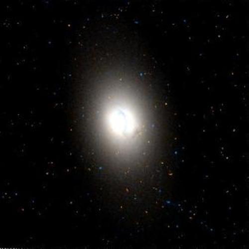 File:NGC 3245 color cutout hst 07403 02 wfpc2 f702w f658n pc sci.jpg