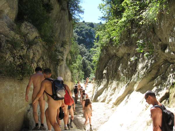 File:Nude hiking in Gard.jpg
