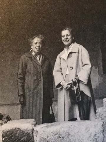 File:Arendt and McCarthy (cropped).jpg