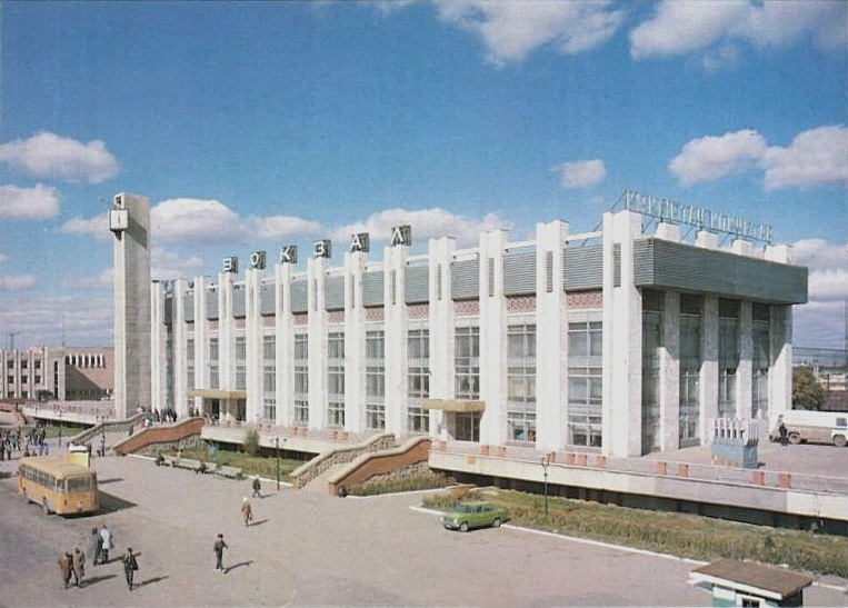 File:Kokshetau-1 Railway Station-1992.jpg