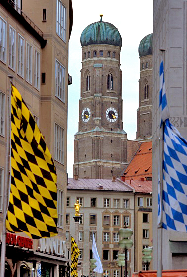 File:Mun flags frauenkirche.jpg