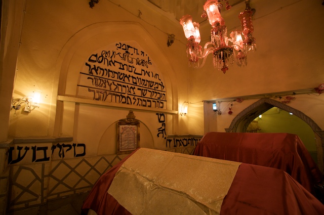 File:Tomb of Ester and Mordechai interior.jpg