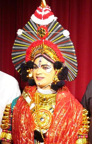 File:FullPagadeYakshagana.jpg