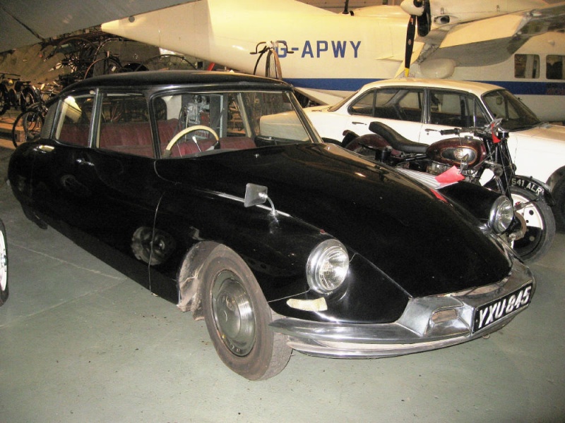 File:800px 1973 377 Citroen DS19 automatically guided motor car.jpg
