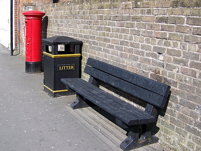 File:Street furniture, Warminster - geograph.org.uk - 1282544.jpg