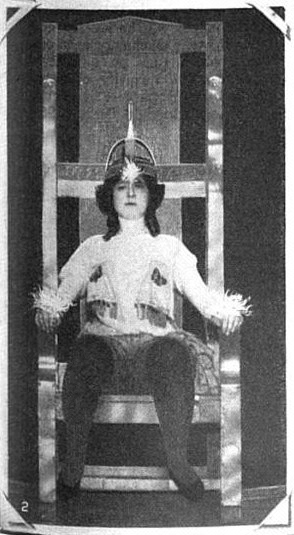 File:Electrice sideshow act 1914 - electric chair.jpg