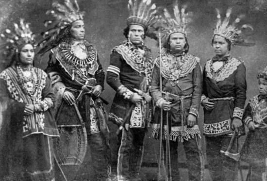File:Hombres ojibwe.jpg