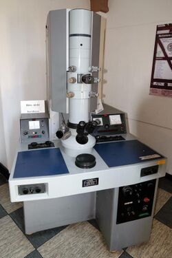 Carl Zeiss Elektronenmikroskop Marburg.jpg