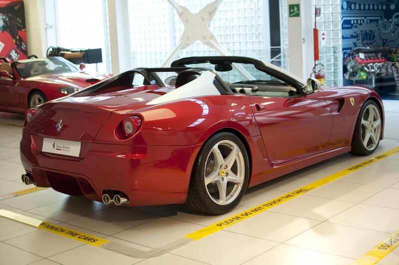 File:Ferrari 599 SA Aperta - Museo Ferrari (17948189268).jpg