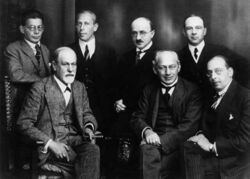 Freud and other psychoanalysts 1922.jpg