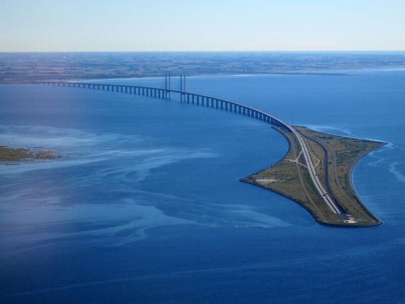 File:Øresund Bridge from the air in September 2015.jpg