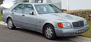 1992 Mercedes-Benz 300 SE (W 140) sedan (2010-07-19).jpg