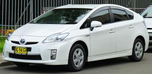 2009 Toyota Prius (ZVW30R) liftback (2011-12-06) 01.jpg
